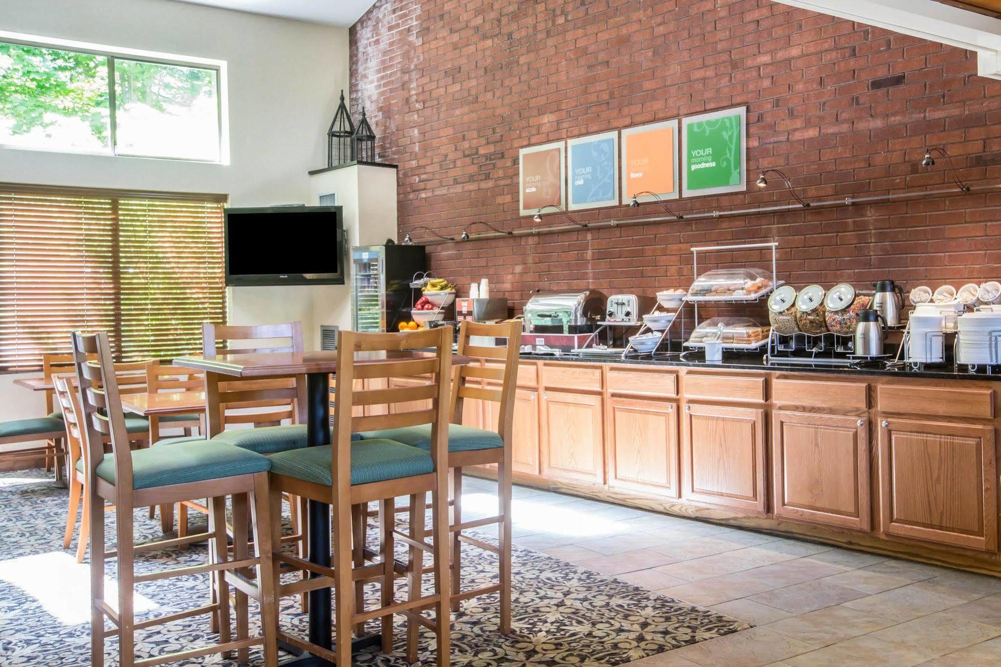 Comfort Suites South Burlington Near University Luaran gambar